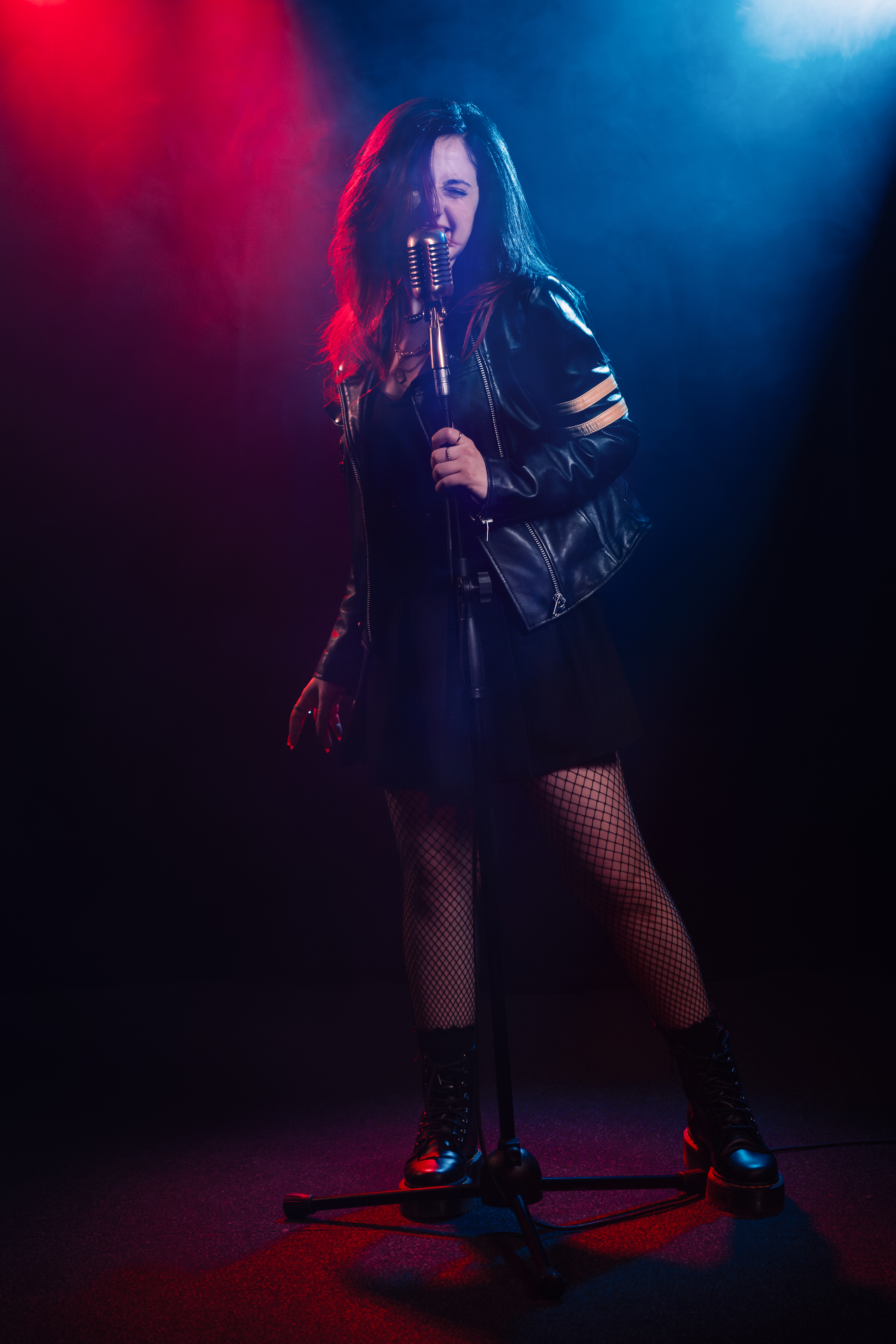 Noor Marji — singing into vintage mic